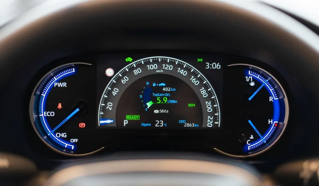 pickup truck dashboard showing speedometer, odometer and gas mileage